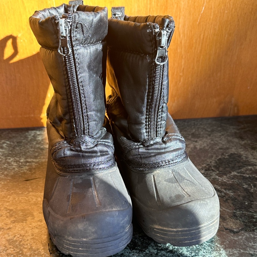 Little boys size 12 snow boots with zipper